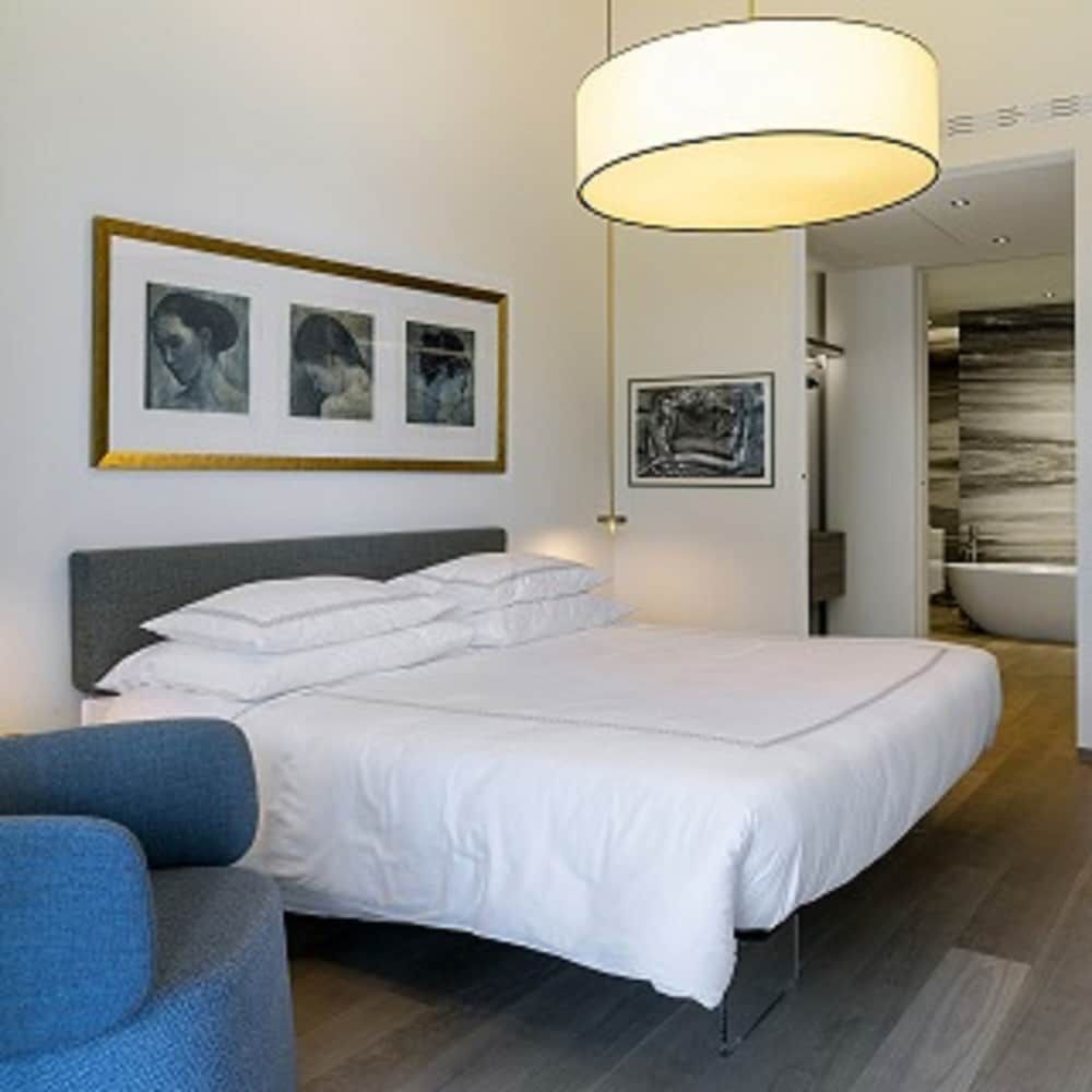 LAGO Penthouse Suite