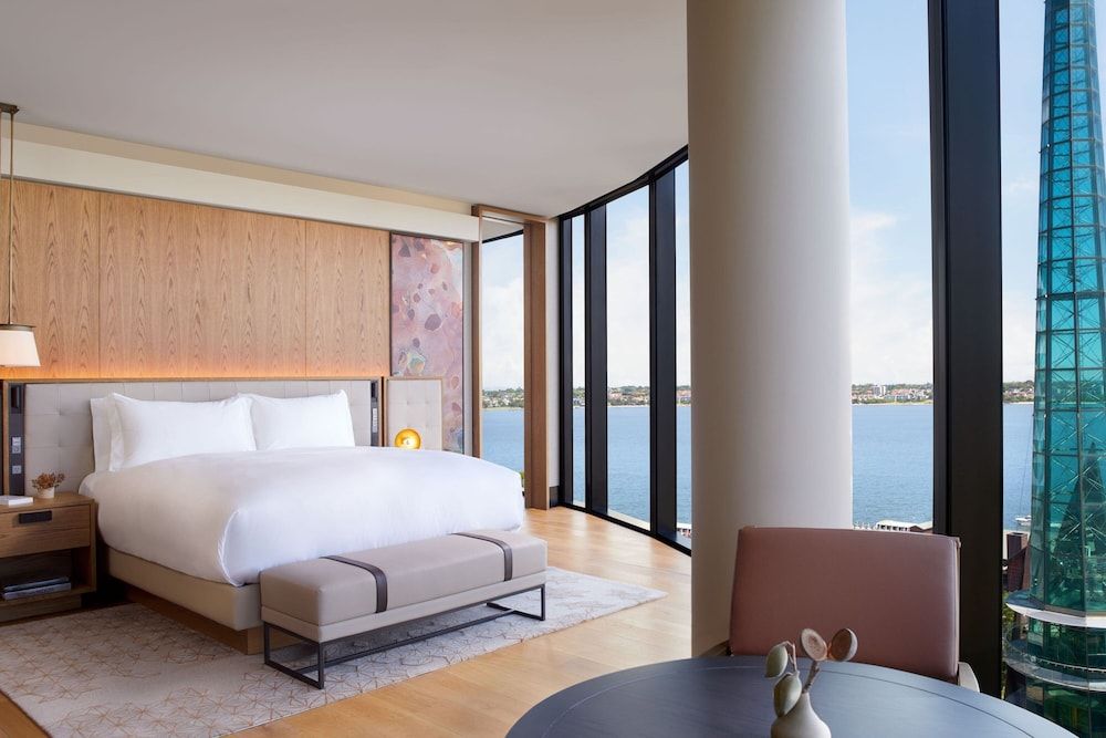 Studio, 1 King Bed, Park View