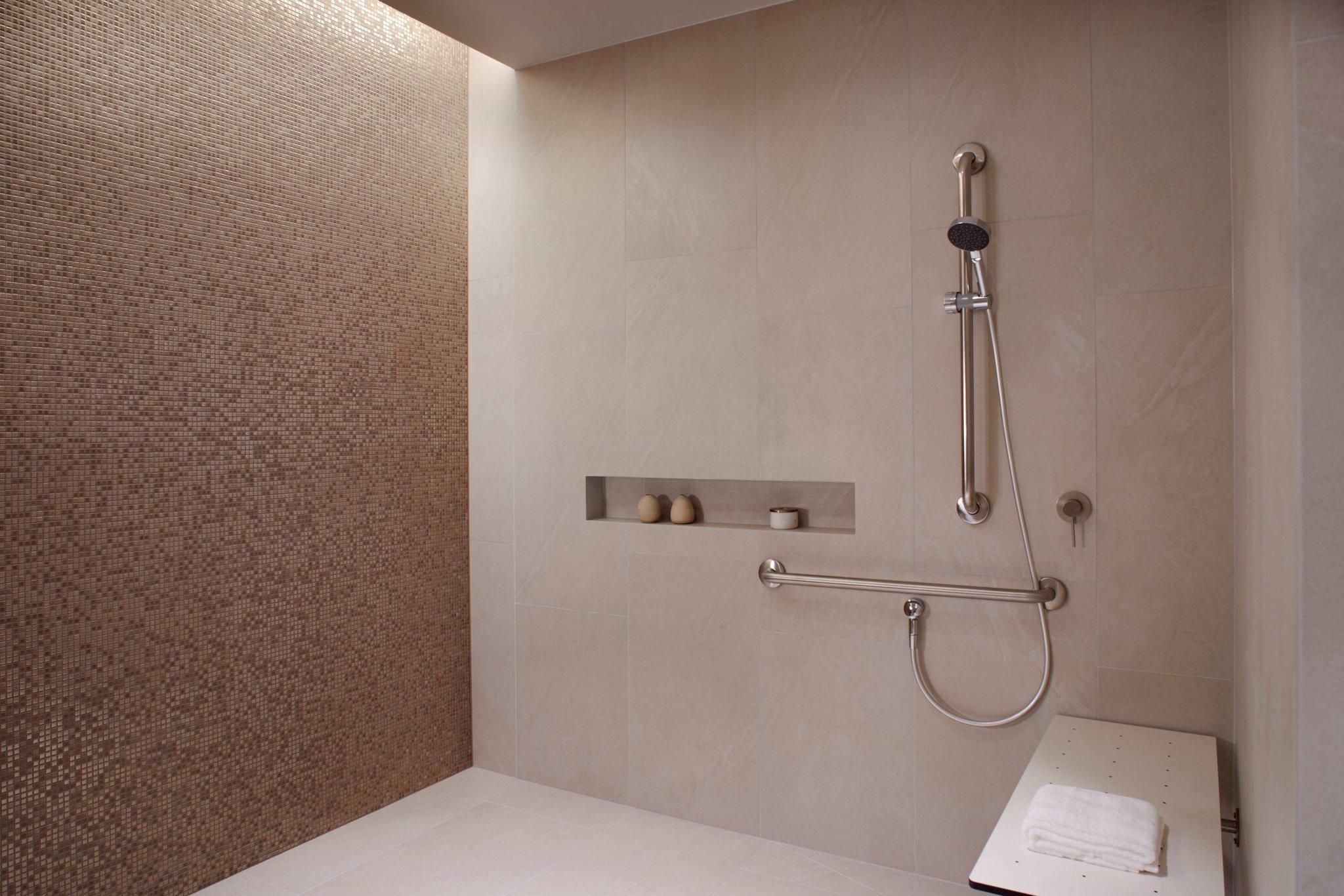 Accessible Guest Room, 2 Double, Roll-In Shower