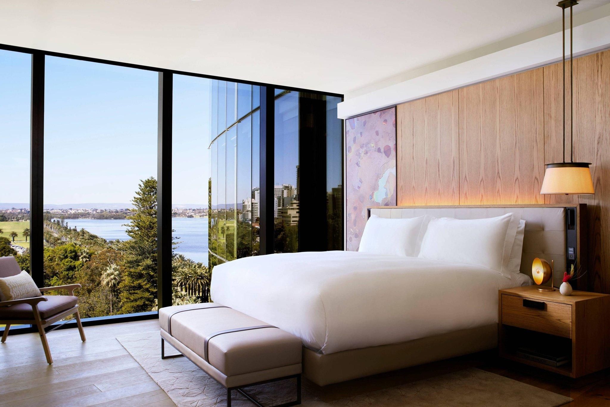 Langley Park Suite, Club lounge access, 1 Bedroom Suite, 1 King, Langley Park view