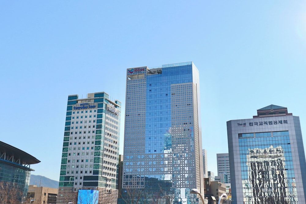 undefined Ramada Encore by Wyndham Busan Station 4