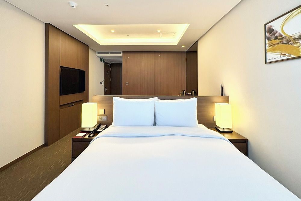 undefined Ramada Encore by Wyndham Busan Station 5