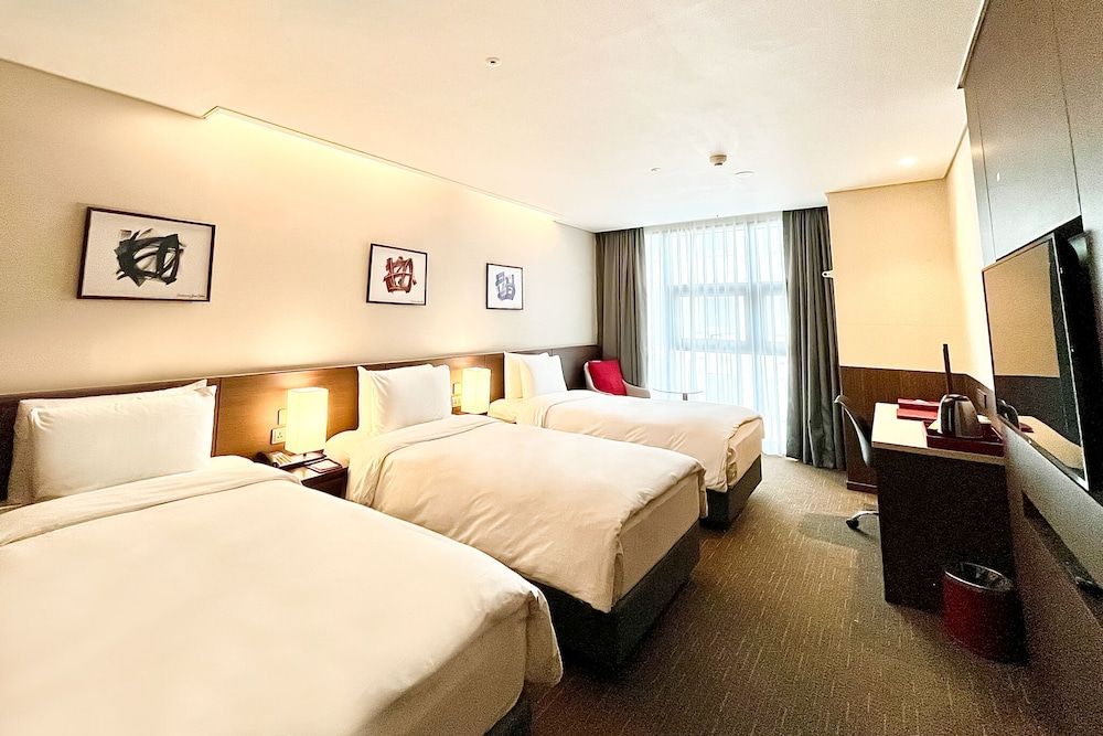 undefined Ramada Encore by Wyndham Busan Station 4