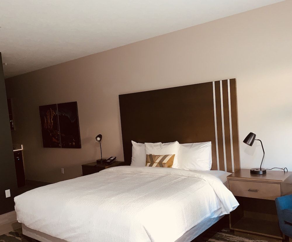 Zion Canyon Lodge Family Suite, 1 King Bed with Sofa bed 3