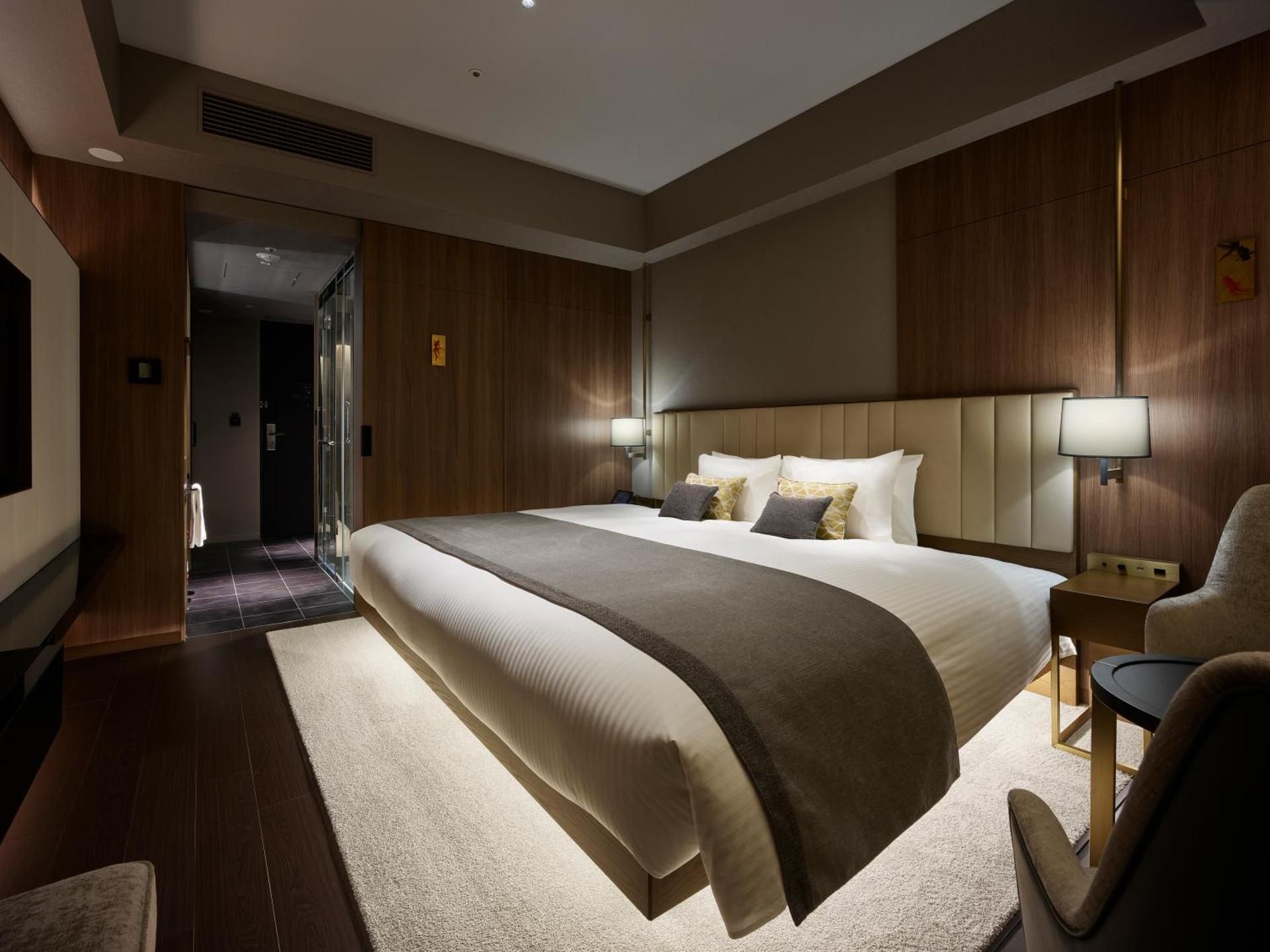 Superior - 1 Wide King Bed