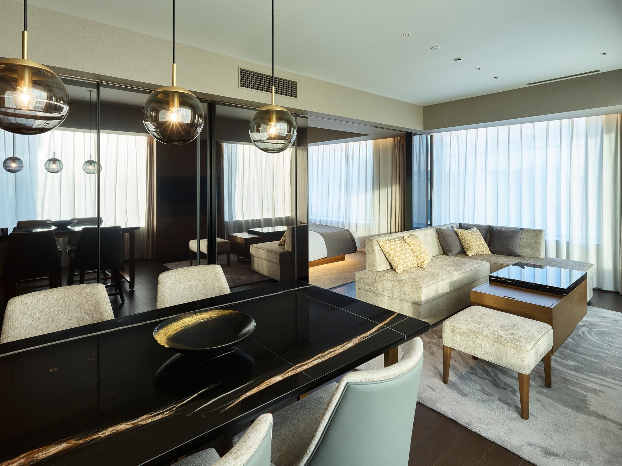 Junior Suite - 1 King Bed