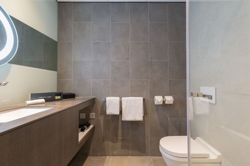 Postillion Hotel Amsterdam Standard Twin Room 6