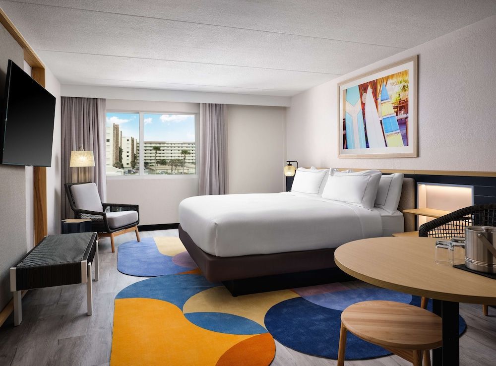 Basic Room, 1 King Bed