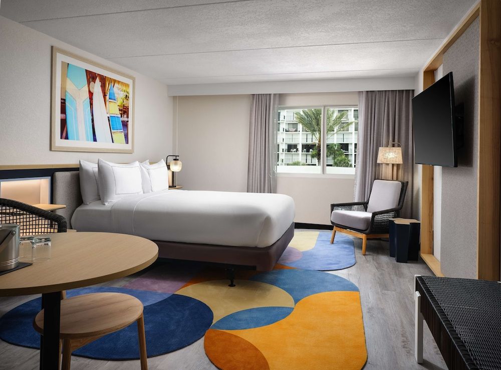 Basic Room, 1 King Bed