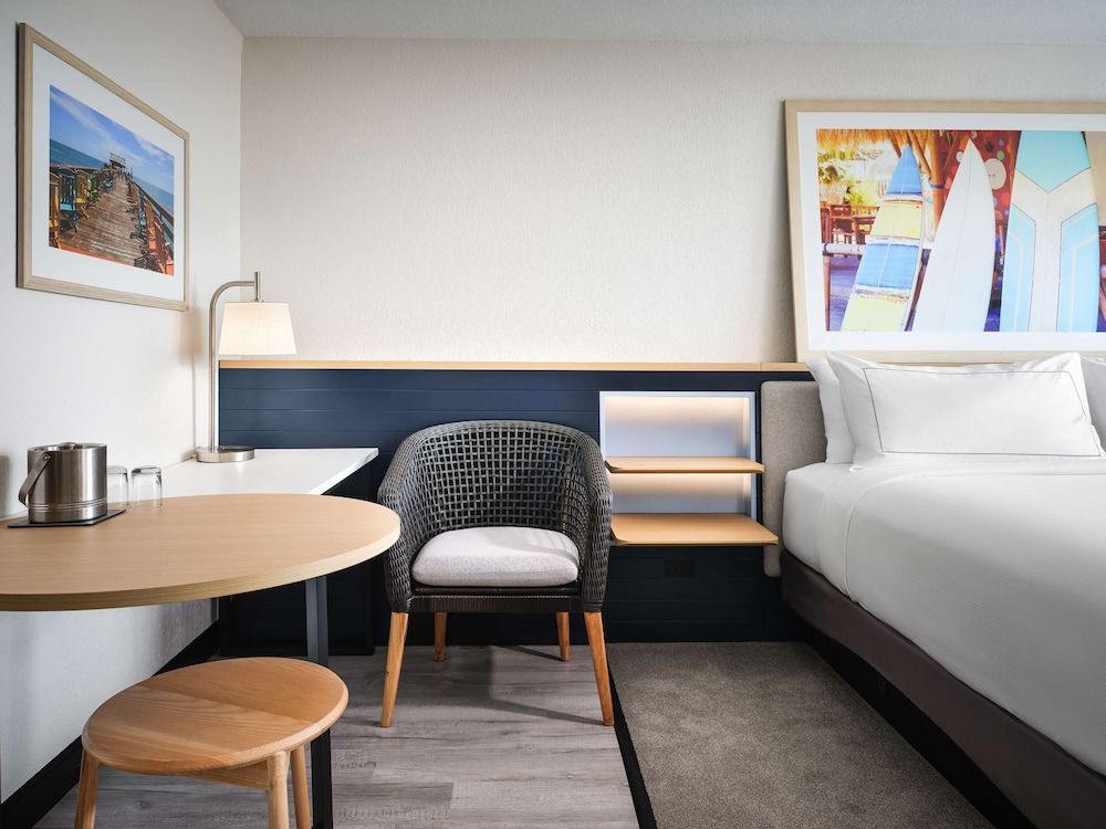 Room, 2 Queen Beds, Balcony (Partial Ocean View)