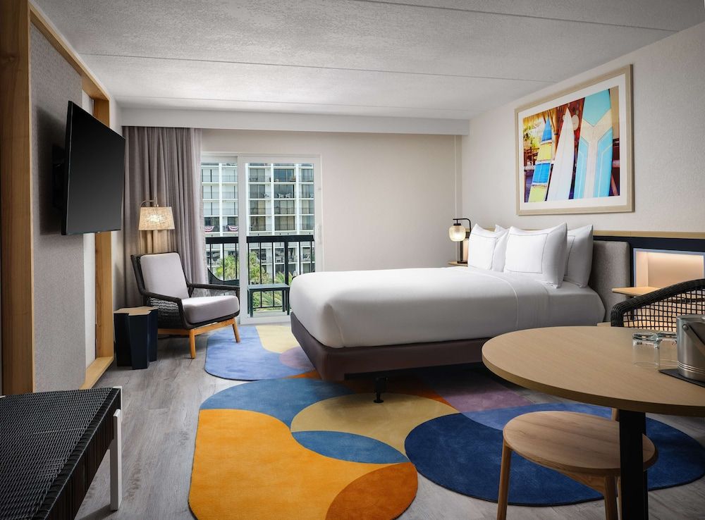 Suite, 1 King Bed, Balcony (Oceanfront)