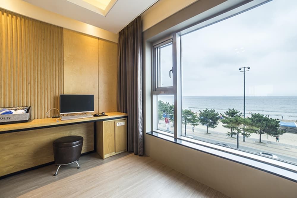 Pohang Hotel View Deluxe Twin Room, Multiple Beds, Non Smoking, Ocean View 4