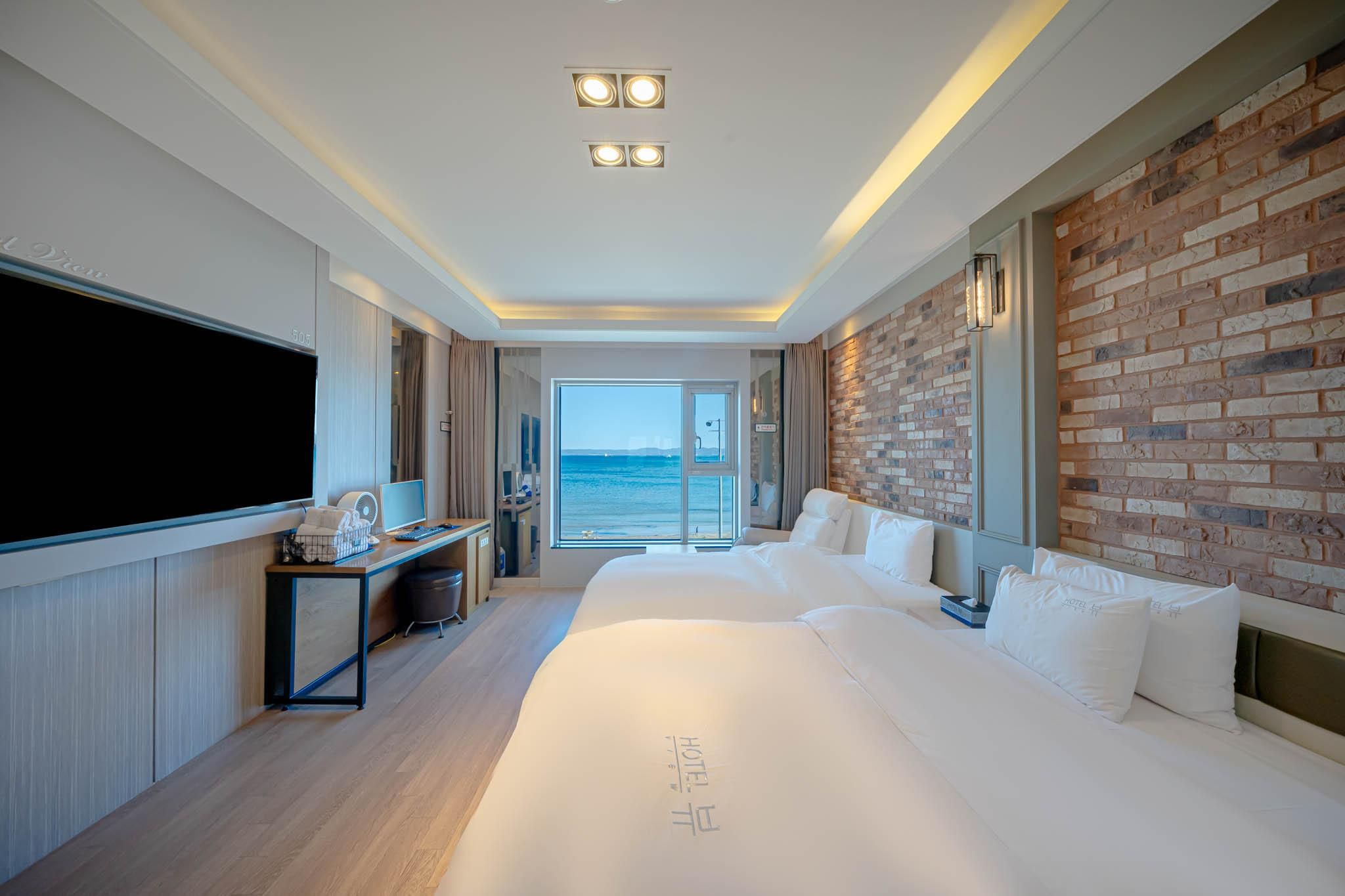 Deluxe Twin Room with Sea View