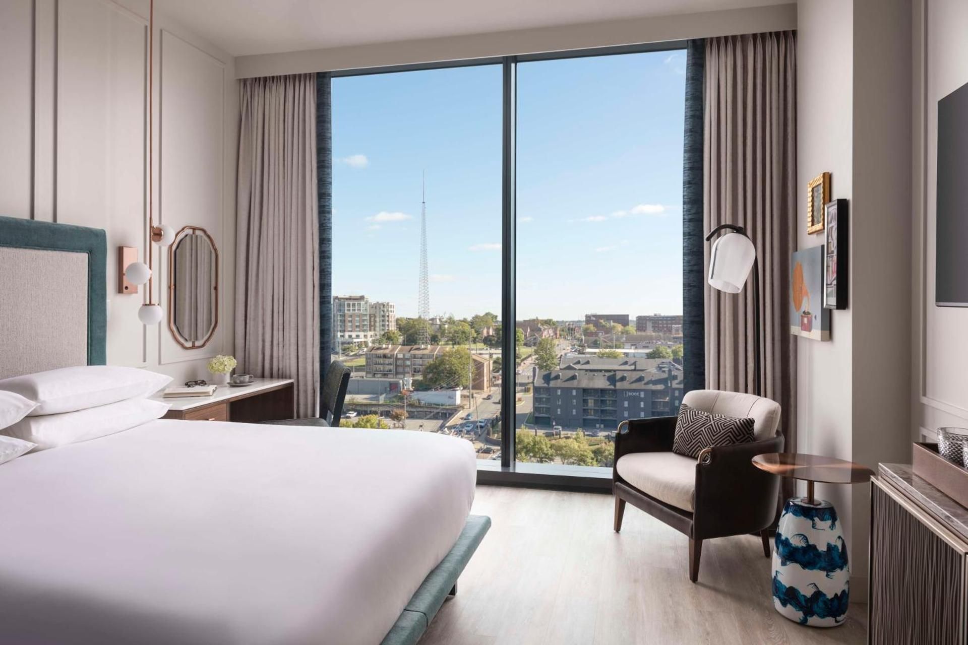 Accessible 1 King Bed High Floor With Rollin Shower