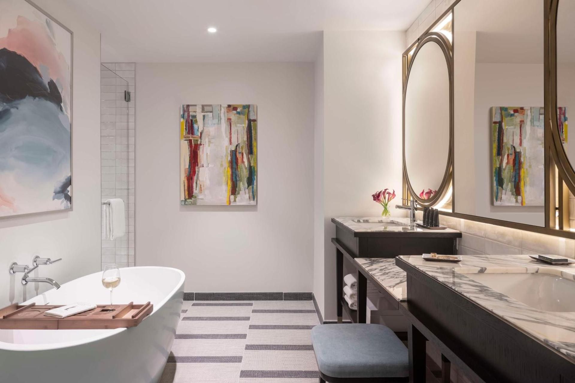 1 King Bed High Floor Suite