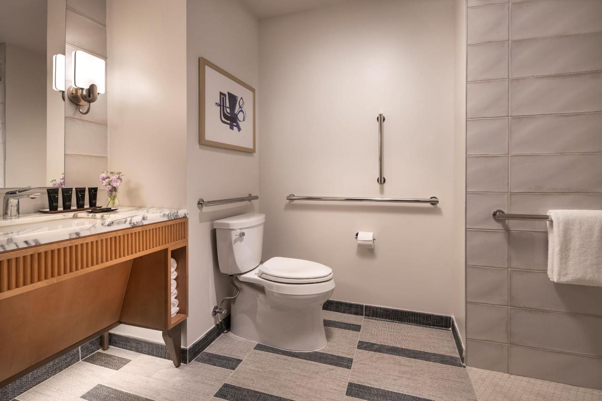 Accessible 1 King Bed High Floor With Rollin Shower