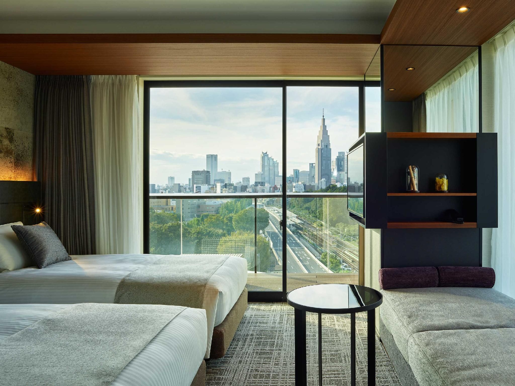 Superior - 2 Beds 1 Extra, Corner Room with Balcony