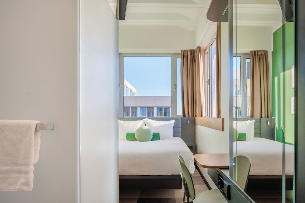 Maxhotel Amsterdam Airport Schiphol Standard Double Room 2