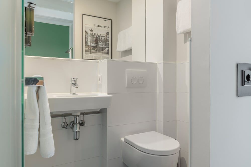 Maxhotel Amsterdam Airport Schiphol Standard Double Room 6