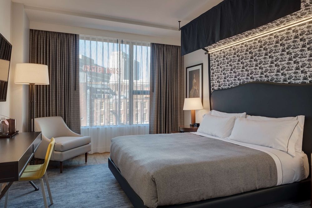 Canopy By Hilton Boston Downtown Room, 1 King Bed 3