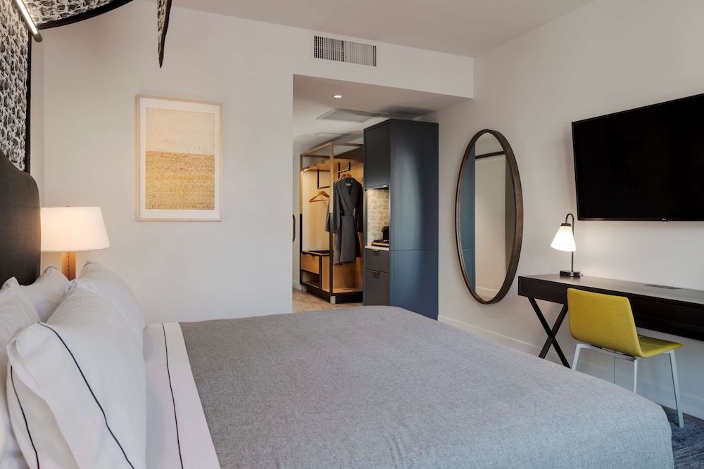 Canopy By Hilton Boston Downtown Room, 1 King Bed 5