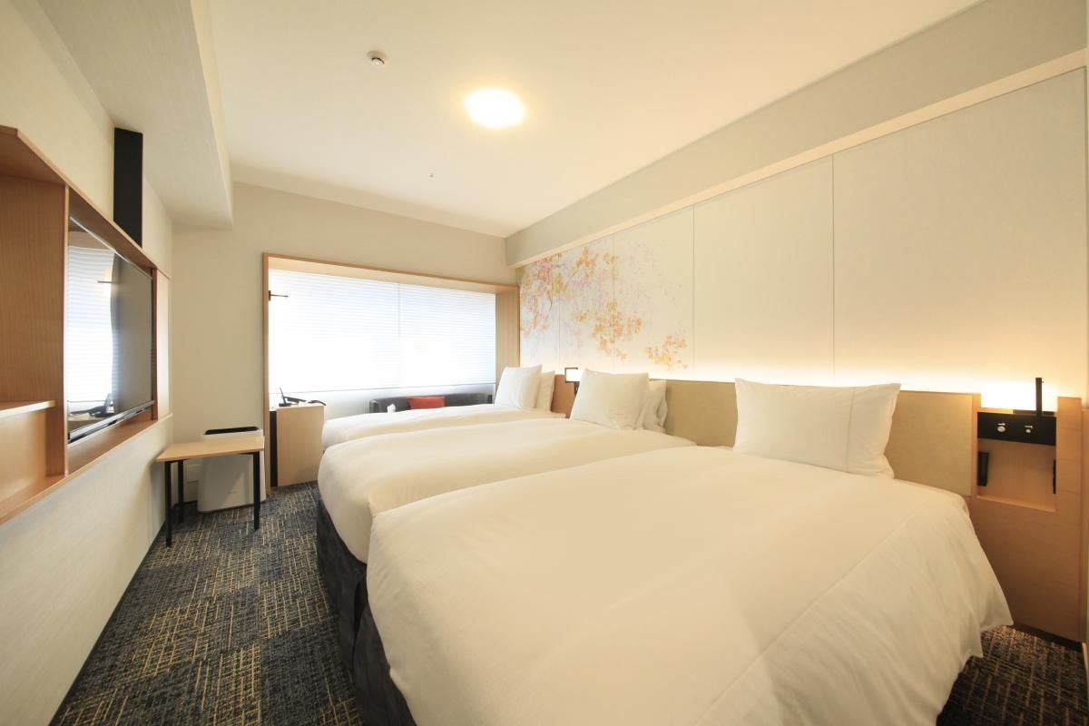 Corner Triple Room - Non-Smoking