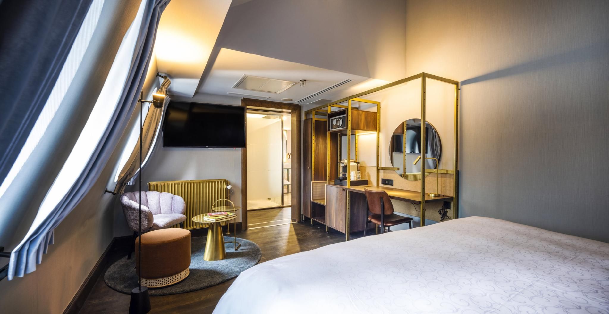 1 King Suite 1 Bedroom With Living Area