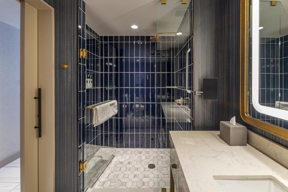 Omni Oklahoma City Hotel Premier Room, 1 King Bed 7