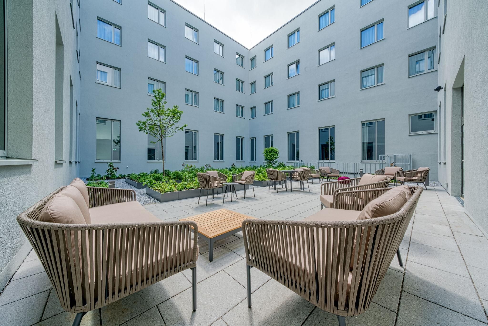 undefined PLAZA Premium Munchen 8