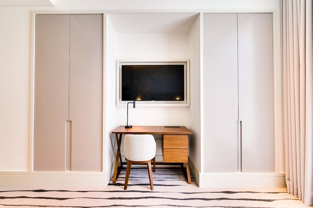 Vida Downtown Residences Apartment, 1 Bedroom, Canal View 9