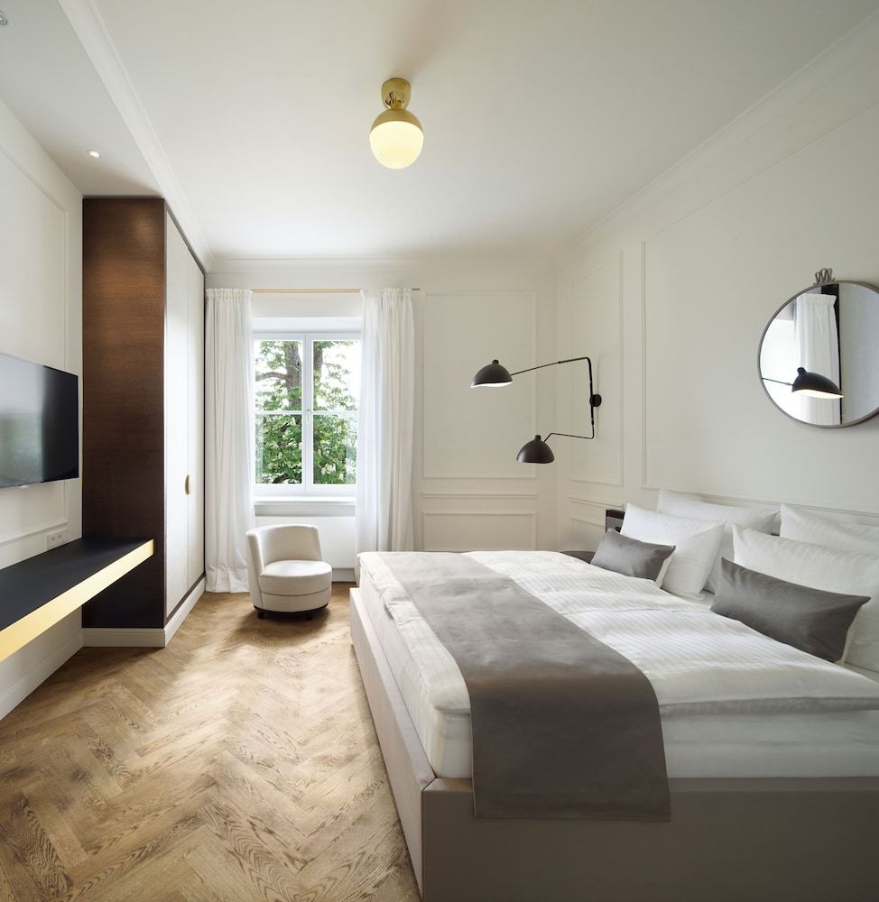 Das Tegernsee Classic Double Room | Wohnwelt Sengerschloss 2