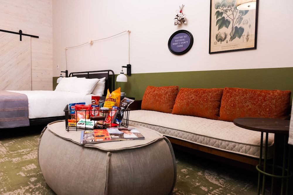 Cotton Court, by Valencia Hotel Collection Classic Room, 1 King Bed 3