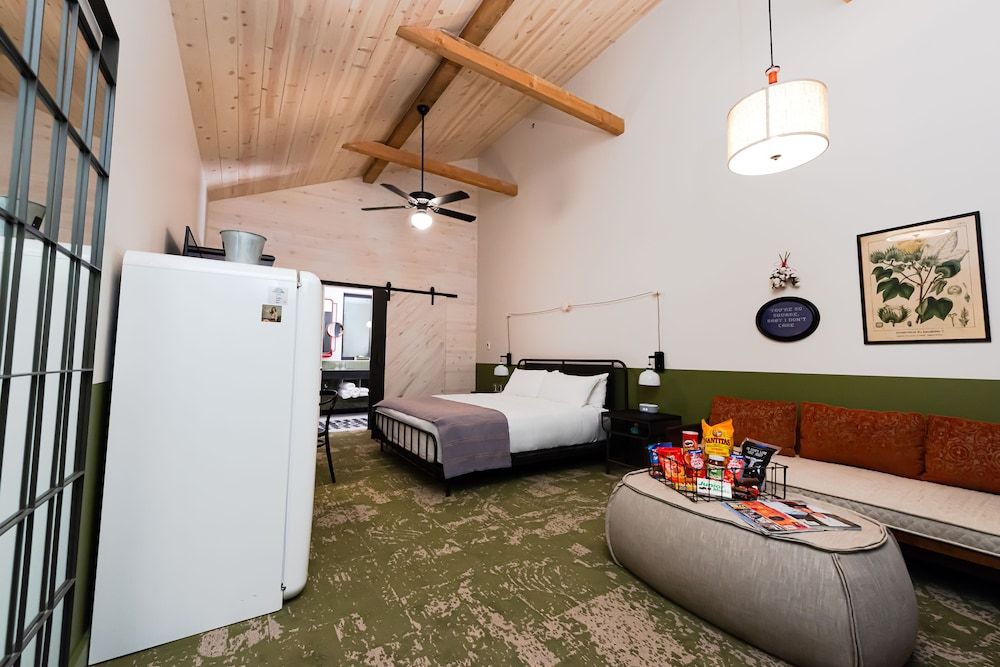 Cotton Court, by Valencia Hotel Collection Classic Room, 1 King Bed 11