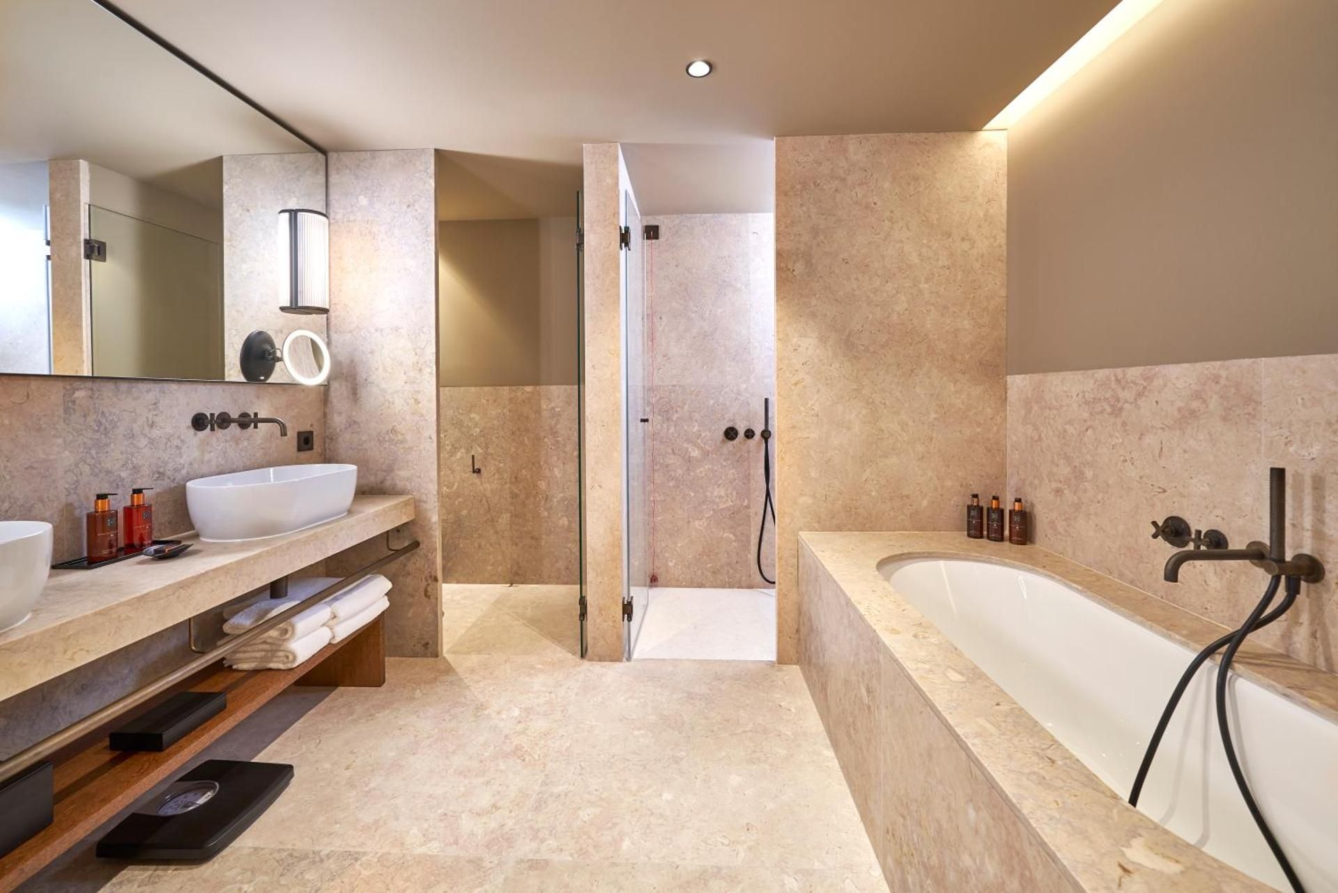 undefined PortoBay Flores 5