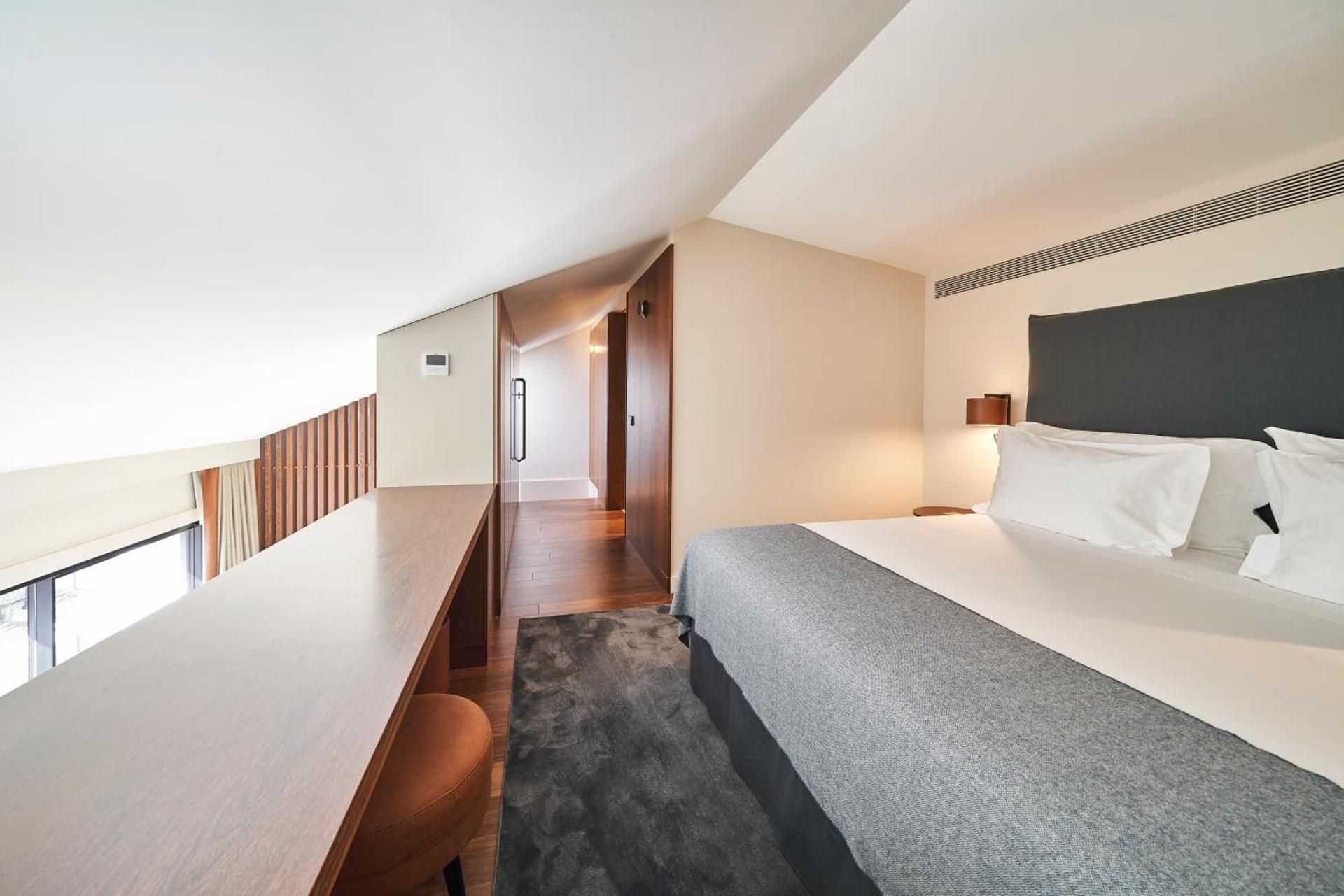 undefined PortoBay Flores 4