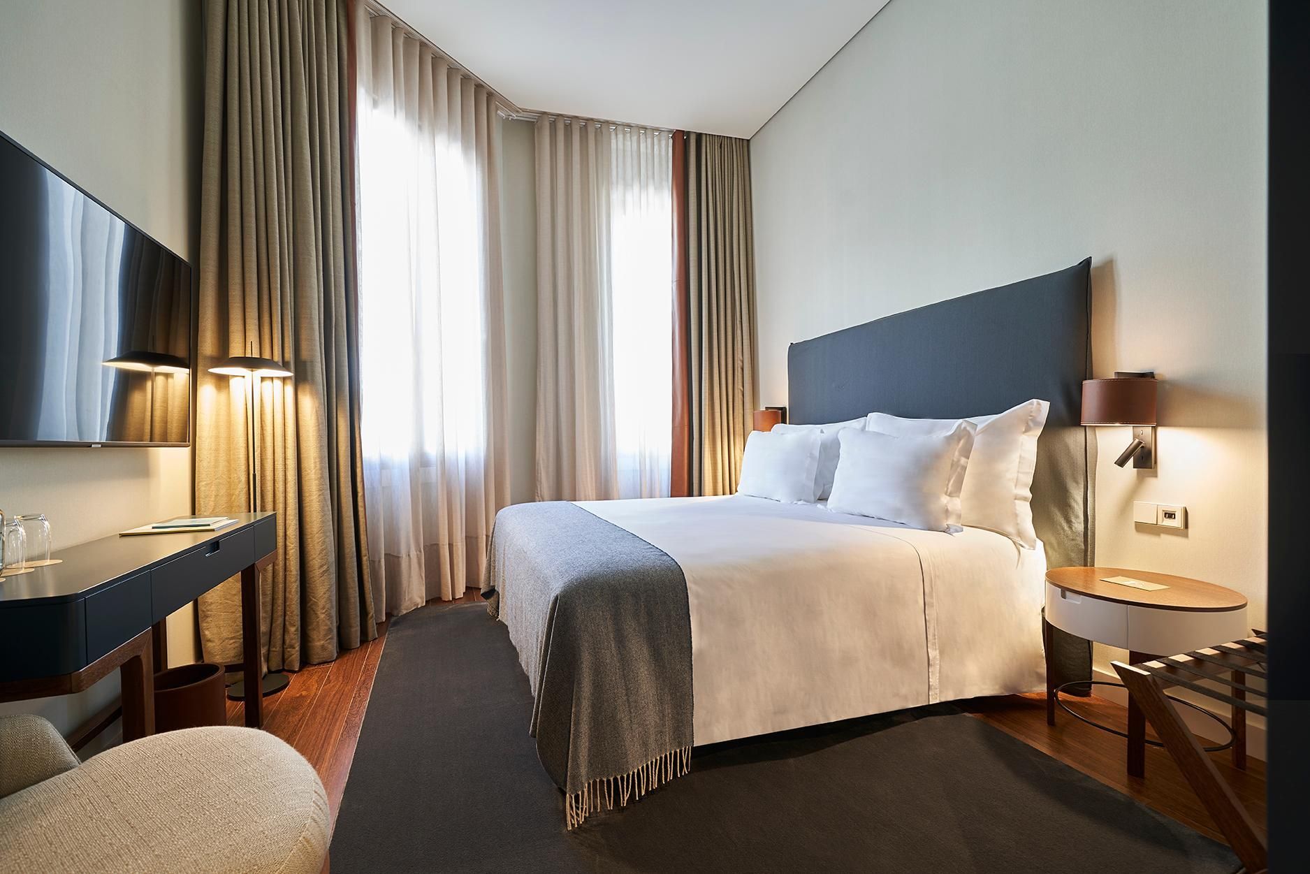 undefined PortoBay Flores 8