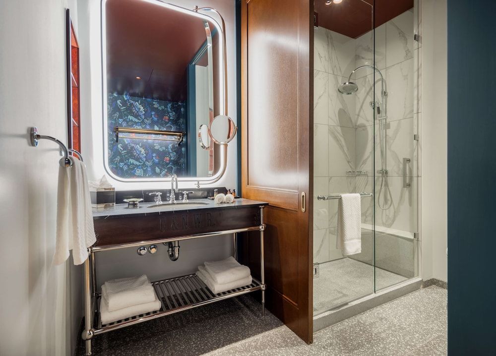 Canopy by Hilton Chicago Central Loop Room, 1 King Bed 2