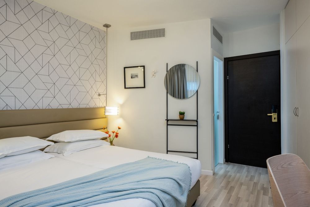 Maxim Hotel Tel Aviv Double Room 4