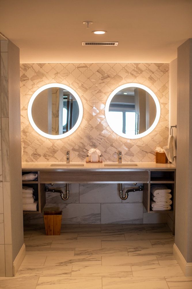 Hotel LBI Lavish Bay View Suite 7