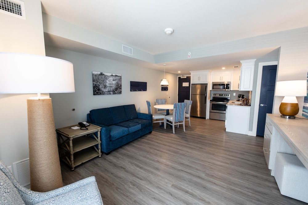 Hotel LBI One-Bedroom King Suite 7