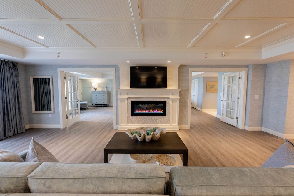 Hotel LBI Lavish Bay View Suite 11