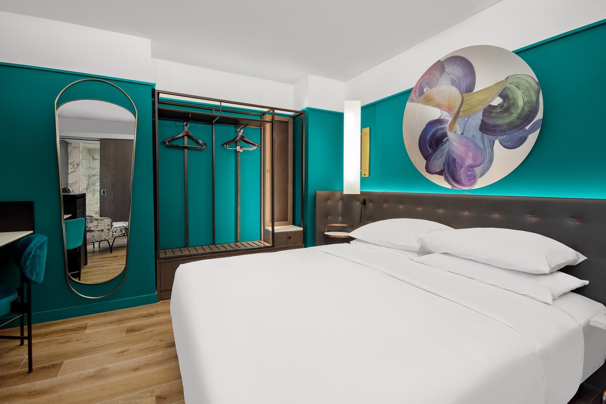 Deluxe King Bed