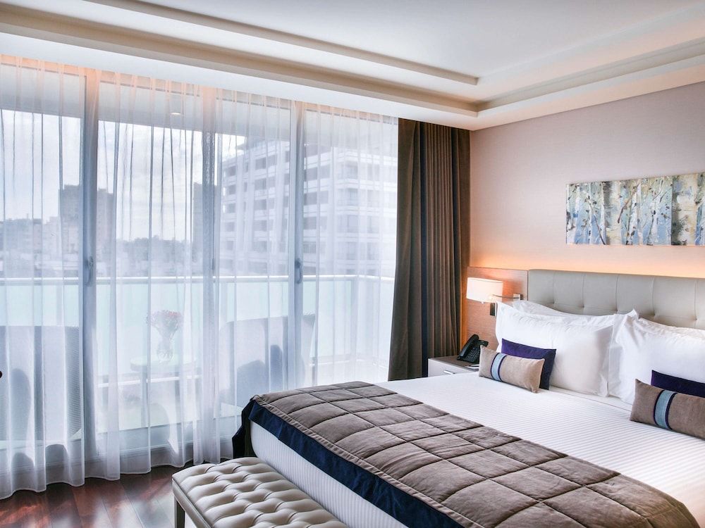 Deluxe Room, 1 King Bed, Balcony