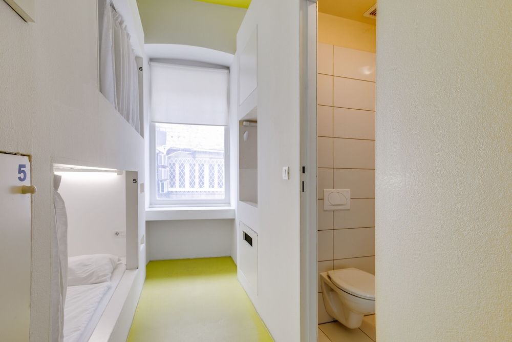 Design Hostel Goli & Bosi 7 bed dormitory