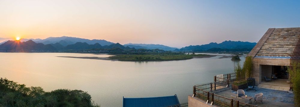 Conrad Hangzhou Tonglu Deluxe Suite, 1 King Bed 6