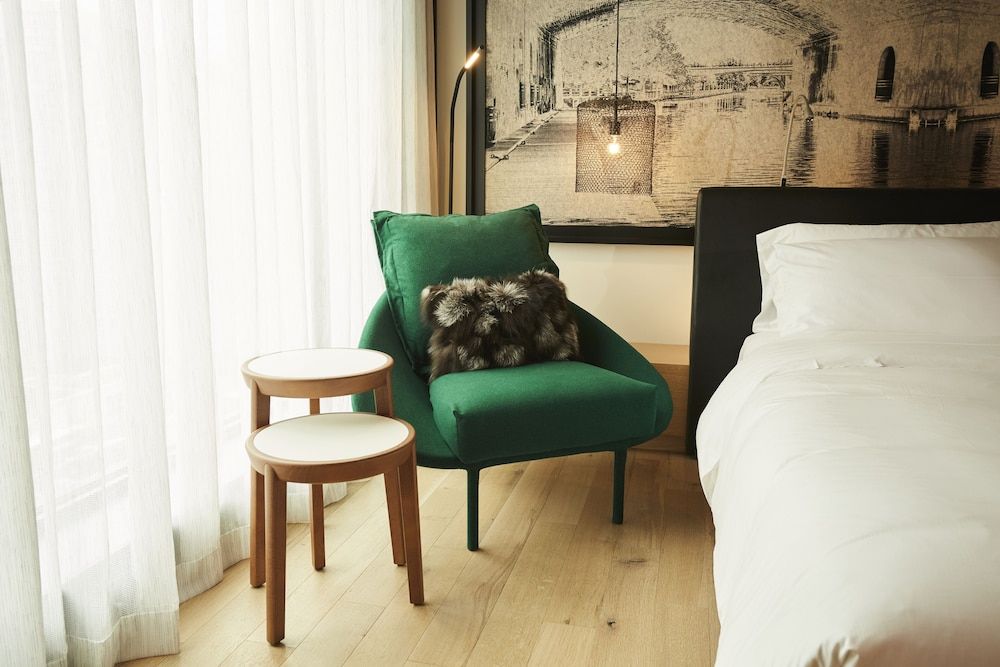 Le Germain Hotel Ottawa Classic Room, 1 King Bed 5