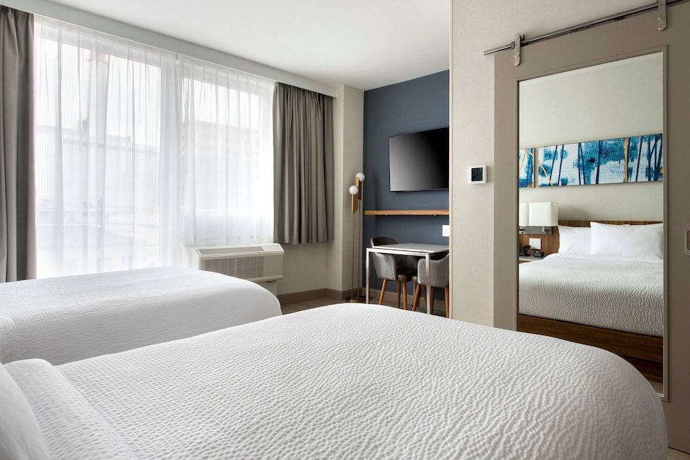 undefined TownePlace Suites by Marriott New York Long Island City/Manhattan View 4