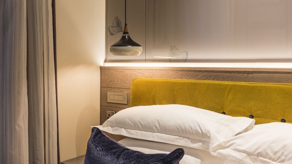 Sloane Place Cosy Double 5