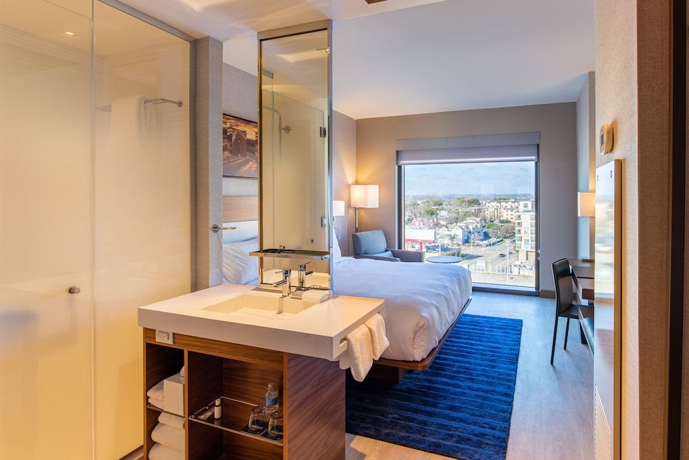 Room, 1 King Bed (Mobility Accessible, Tub)