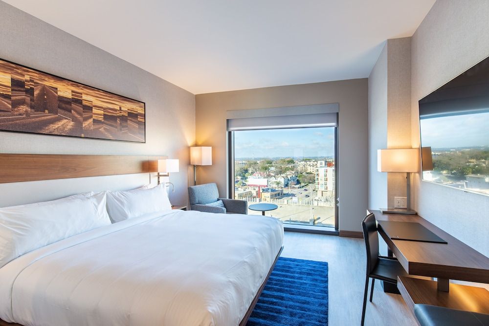 Room, 1 King Bed (Mobility/Hearing Access, Transf Shwr)